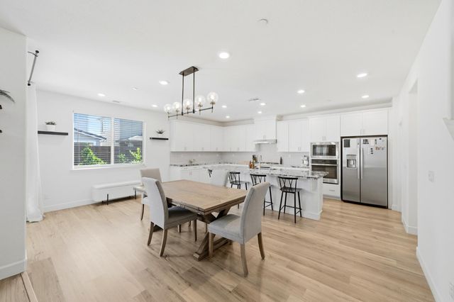 2301 Sierra Village Dr, Roseville, CA 95747