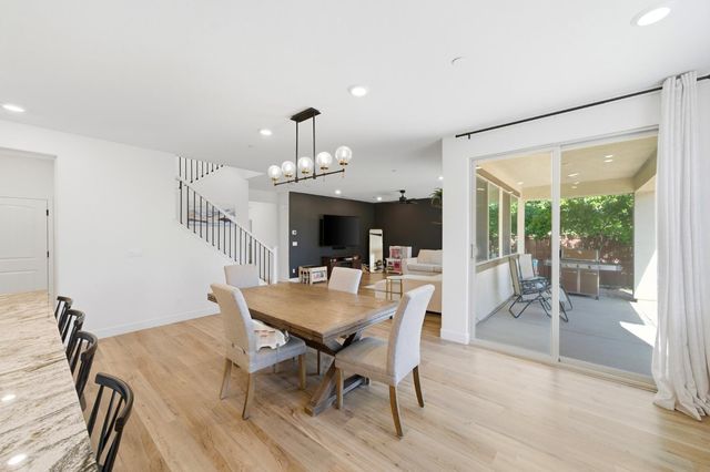 2301 Sierra Village Dr, Roseville, CA 95747