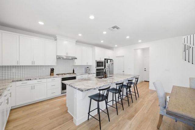 2301 Sierra Village Dr, Roseville, CA 95747