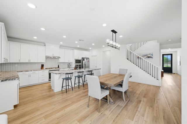 2301 Sierra Village Dr, Roseville, CA 95747