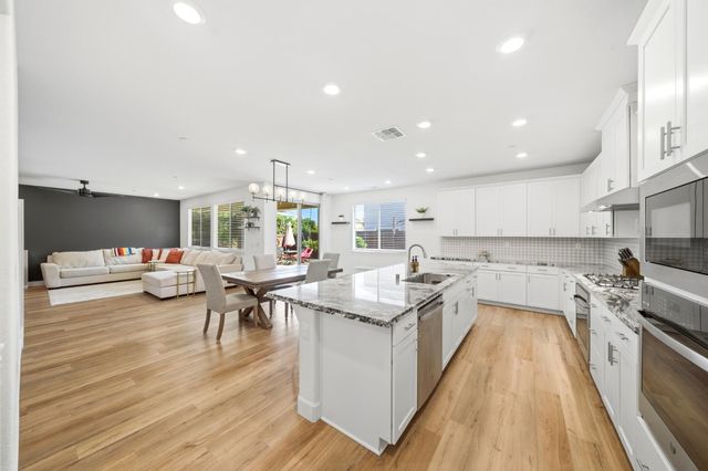 2301 Sierra Village Dr, Roseville, CA 95747
