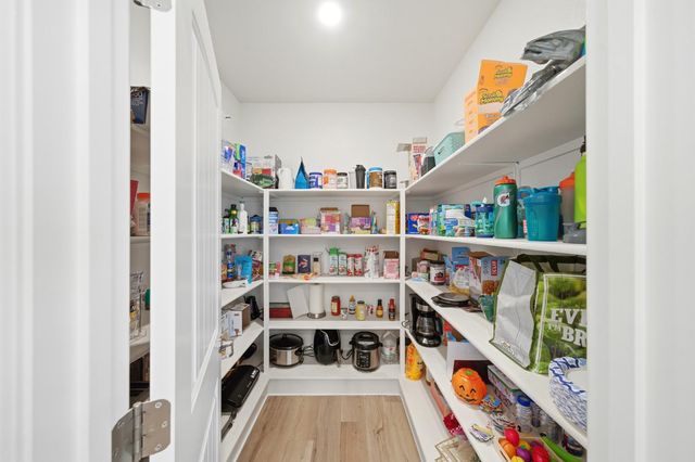2301 Sierra Village Dr, Roseville, CA 95747