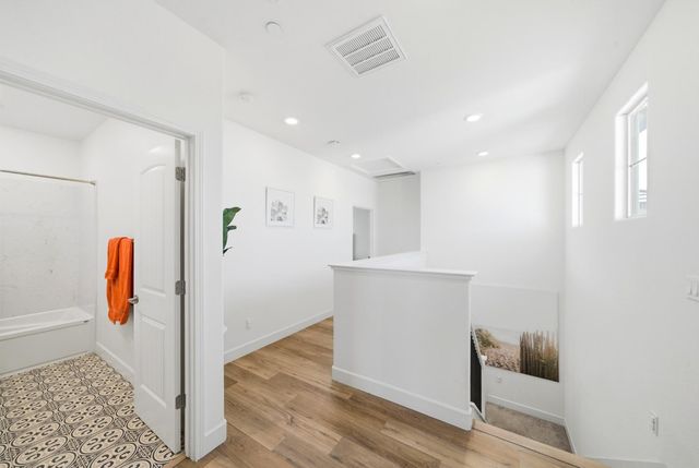 2301 Sierra Village Dr, Roseville, CA 95747