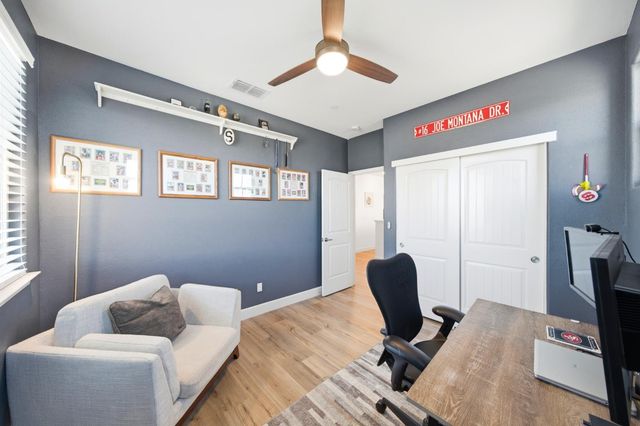 2301 Sierra Village Dr, Roseville, CA 95747