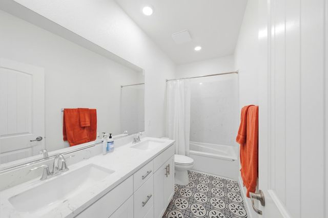 2301 Sierra Village Dr, Roseville, CA 95747