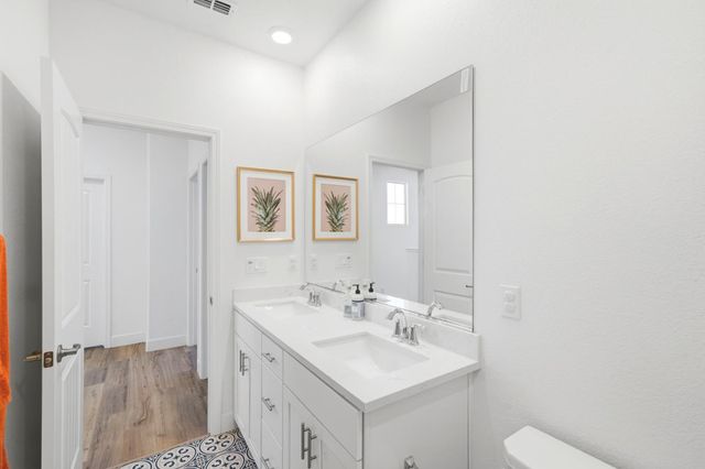 2301 Sierra Village Dr, Roseville, CA 95747