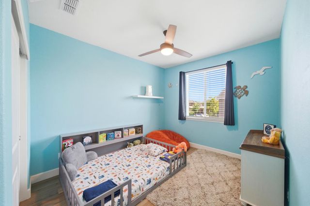 2301 Sierra Village Dr, Roseville, CA 95747