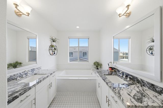 2301 Sierra Village Dr, Roseville, CA 95747