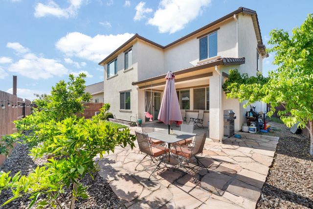 2301 Sierra Village Dr, Roseville, CA 95747
