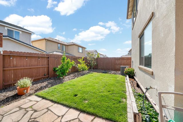 2301 Sierra Village Dr, Roseville, CA 95747