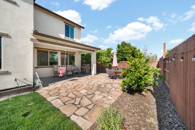 2301 Sierra Village Dr, Roseville, CA 95747