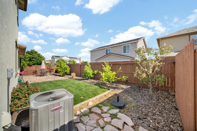 2301 Sierra Village Dr, Roseville, CA 95747