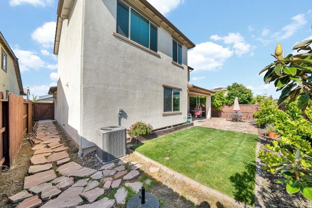 2301 Sierra Village Dr, Roseville, CA 95747