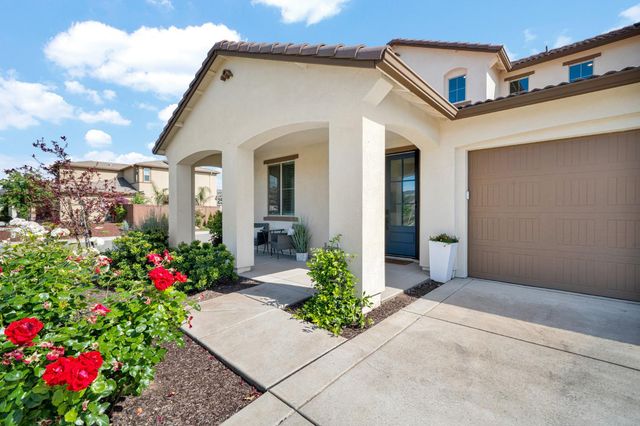 2301 Sierra Village Dr, Roseville, CA 95747