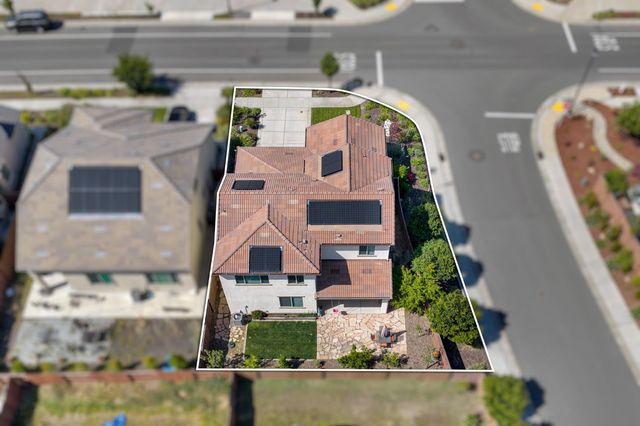 2301 Sierra Village Dr, Roseville, CA 95747