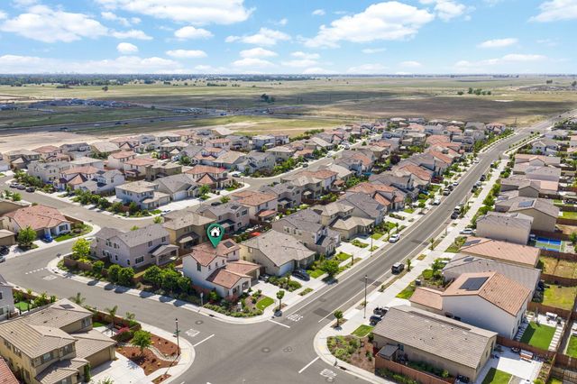 2301 Sierra Village Dr, Roseville, CA 95747