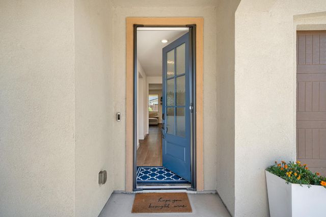 2301 Sierra Village Dr, Roseville, CA 95747