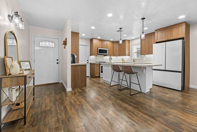 733 W Paradise Ave Avenue, Visalia, CA 93277