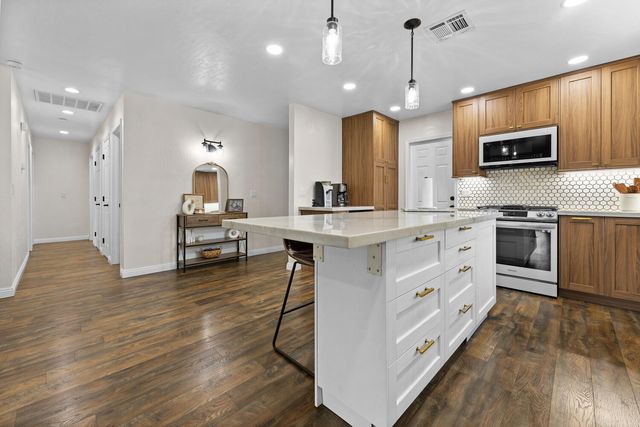 733 W Paradise Ave Avenue, Visalia, CA 93277