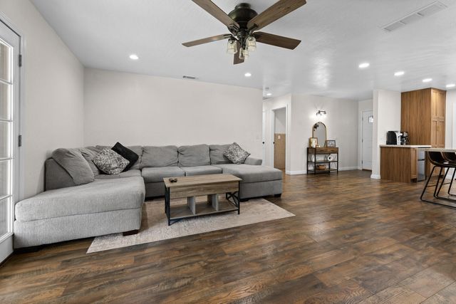 733 W Paradise Ave Avenue, Visalia, CA 93277