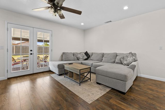 733 W Paradise Ave Avenue, Visalia, CA 93277