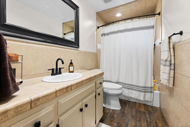 733 W Paradise Ave Avenue, Visalia, CA 93277