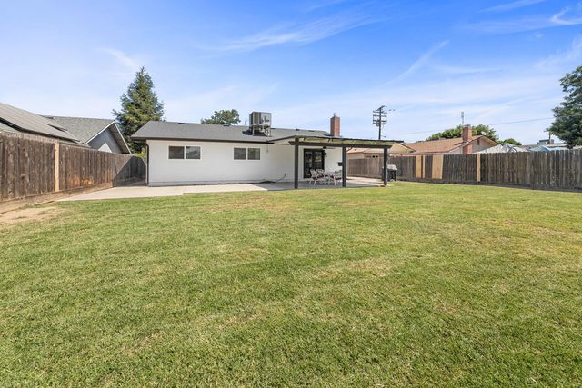 733 W Paradise Ave Avenue, Visalia, CA 93277