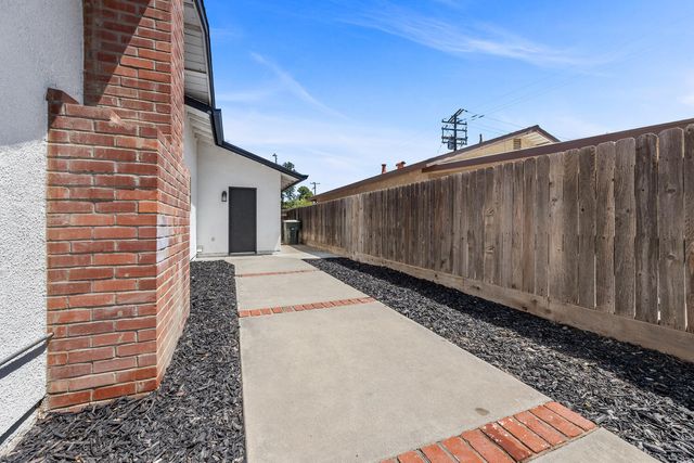 733 W Paradise Ave Avenue, Visalia, CA 93277