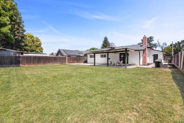 733 W Paradise Ave Avenue, Visalia, CA 93277