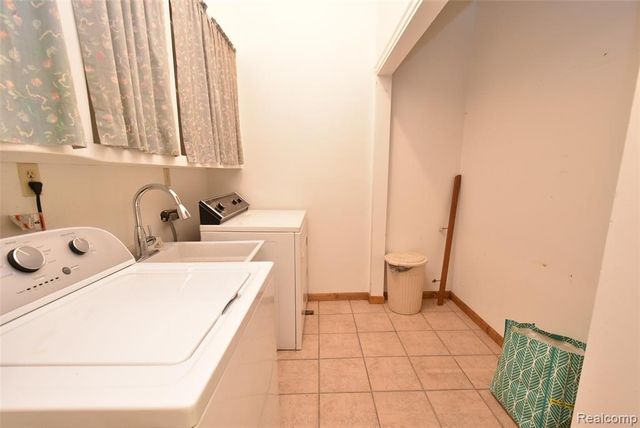 7304 Sharp Road, Swartz Creek, MI 48473