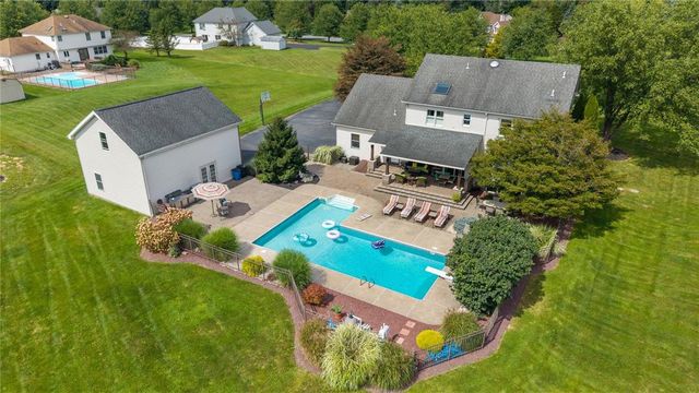 1195 Sierra Drive, Lehigh Twp, PA 18038