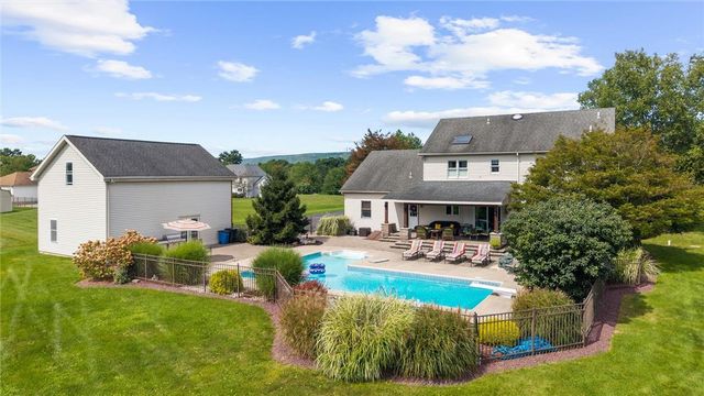 1195 Sierra Drive, Lehigh Twp, PA 18038
