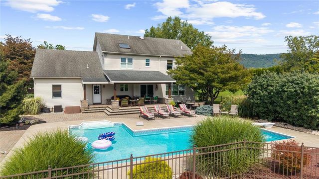1195 Sierra Drive, Lehigh Twp, PA 18038