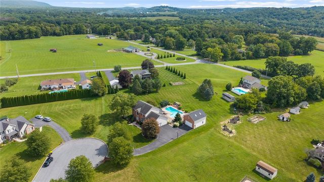 1195 Sierra Drive, Lehigh Twp, PA 18038