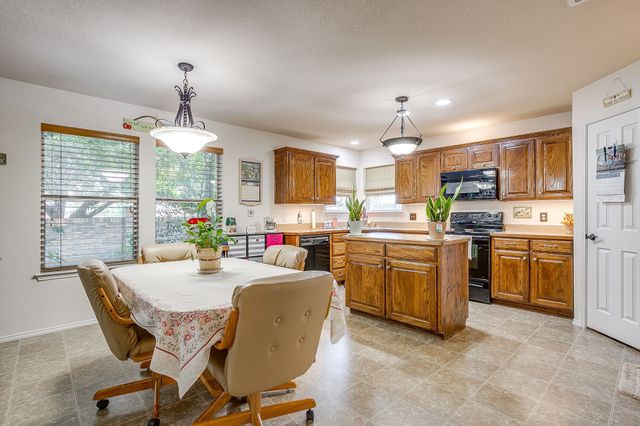 725 Snapper Drive, Burleson, TX 76028