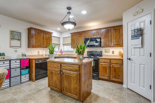 725 Snapper Drive, Burleson, TX 76028
