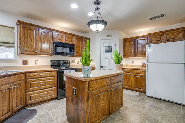 725 Snapper Drive, Burleson, TX 76028