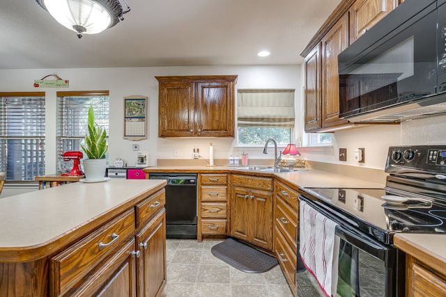 725 Snapper Drive, Burleson, TX 76028
