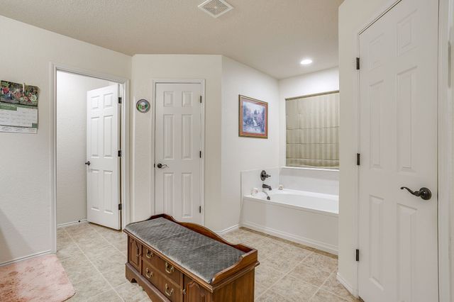 725 Snapper Drive, Burleson, TX 76028