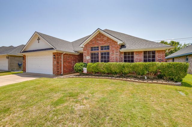 725 Snapper Drive, Burleson, TX 76028