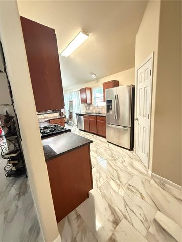 3002 Barkers Crossing Avenue, Houston, TX 77084