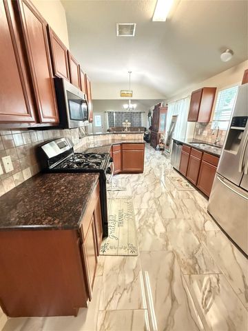 3002 Barkers Crossing Avenue, Houston, TX 77084