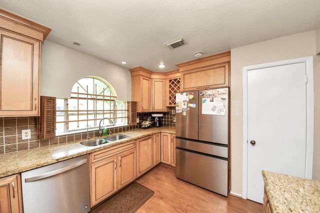 2455 Edgedale Drive, Missouri City, TX 77489