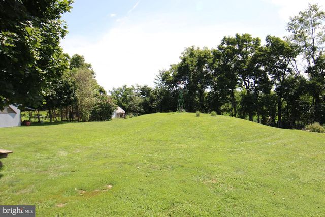 2151 PARKWAY WEST, Harrisburg, PA 17112