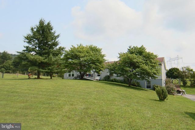 2151 PARKWAY WEST, Harrisburg, PA 17112