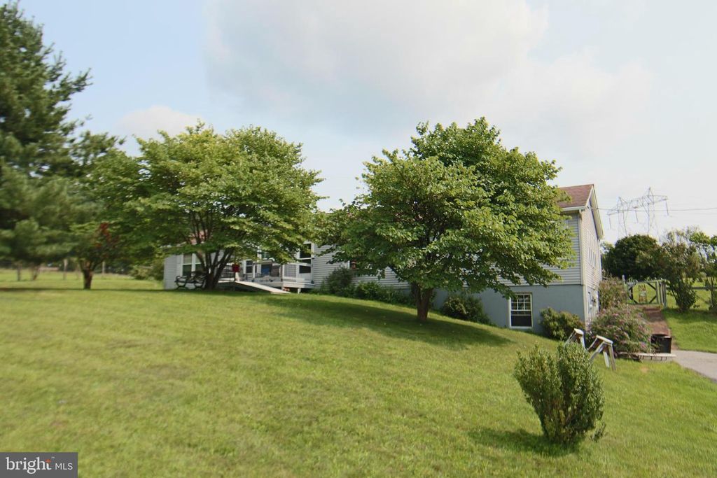 2151 PARKWAY WEST, Harrisburg, PA 17112