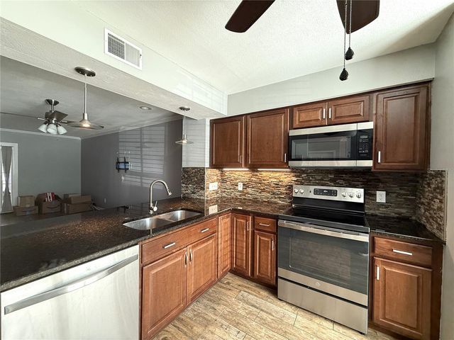 16335 RAMBLING VINE DRIVE W, Tampa, FL 33624