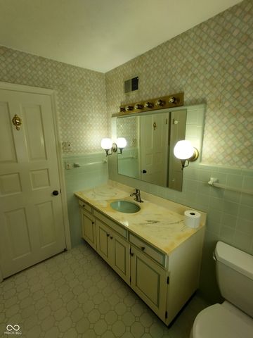 1321 Greenway Drive, Anderson, IN 46011