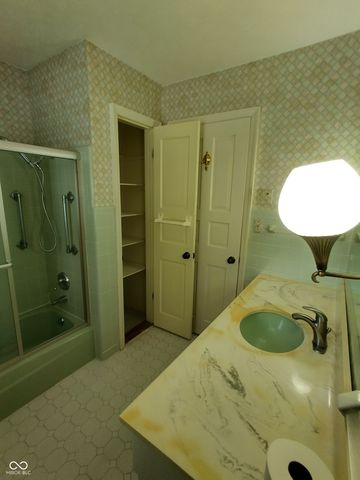 1321 Greenway Drive, Anderson, IN 46011