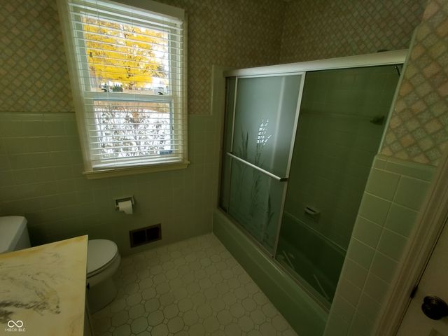 1321 Greenway Drive, Anderson, IN 46011